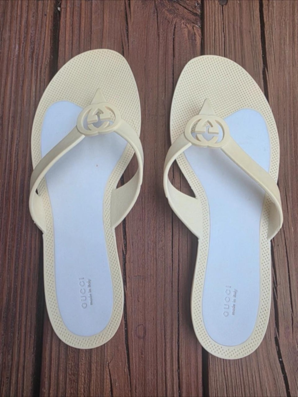 Gucci vintage rubber sandals 39//8.5